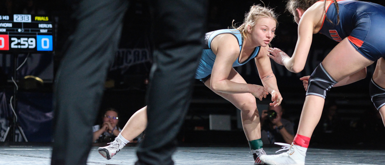 ܽƵapp wrestler Eve Herlyn in the 143 pound championship match at the NJCAA Championships. 